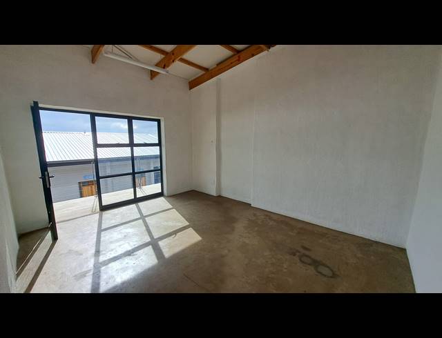 15M² OFFICE TO LET IN WILLOW PARK MANOR
